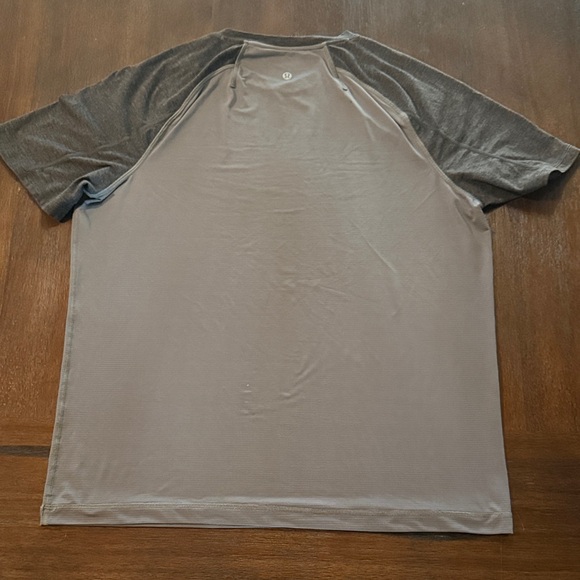 Lululemon Shirt Large. ****Minor Defects. See pictures Read Description***** - Picture 3 of 12